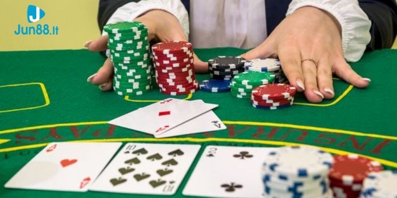 Chơi bài Baccarat mọi lúc tại nhà cái casino JUN88